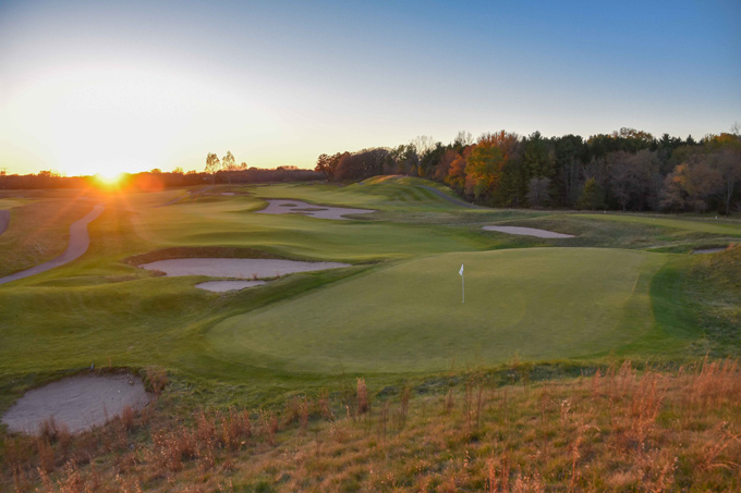 StoneRidge Golf Club is the No. 1 public golf course in the Twin Cities. Bobby Weed Golf Design authored this links-style layout with native fescue grasses and unique green complexes. StoneRidge offers a remote feeling while being just 13 miles from St. Paul, Minnesota.